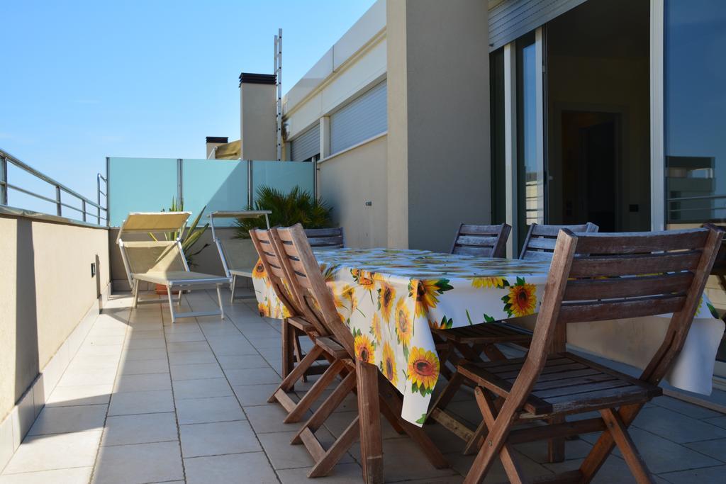 Hotel Avana Fronte Mare Riccione Exterior foto