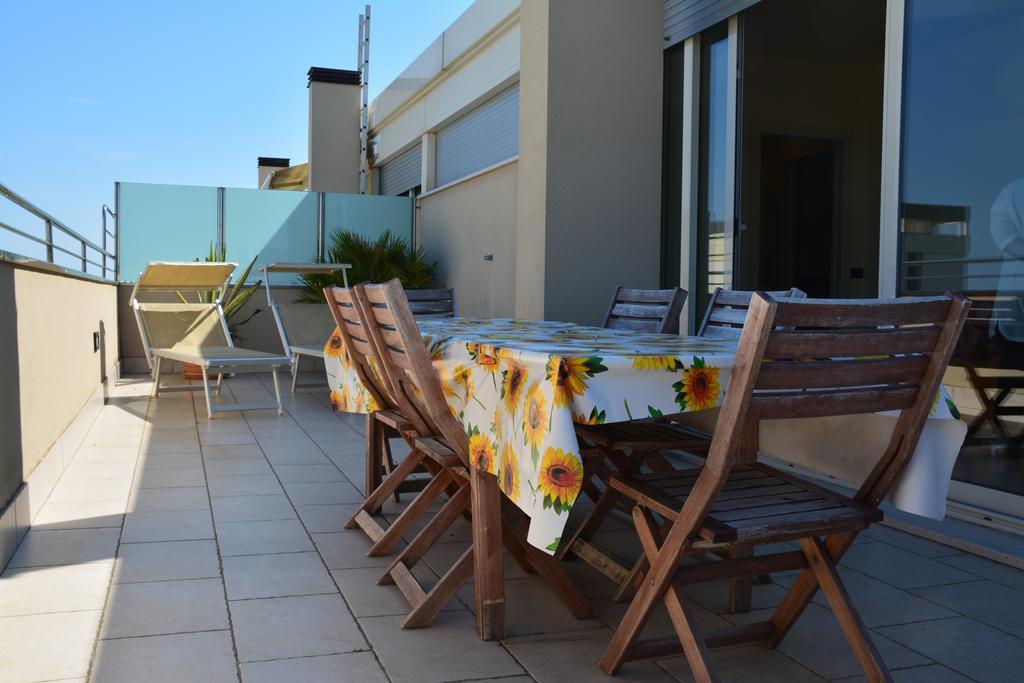 Hotel Avana Fronte Mare Riccione Exterior foto